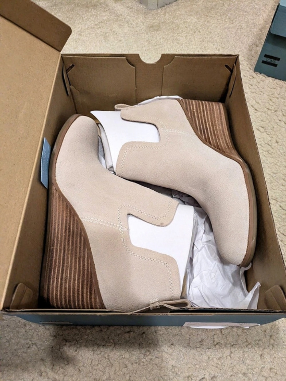 TOMS Kallie Wedge Bootie Suede Ankle Boots in Beige & Brown US 9